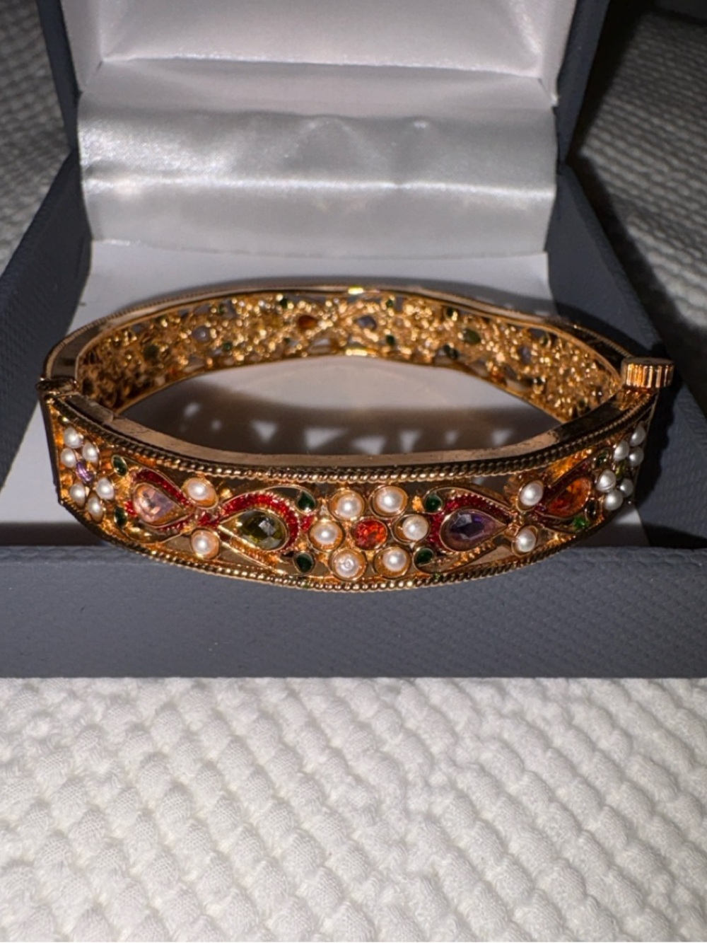 Indian Vintage RARE Classic Gold-Tone Hinged Bangle Bracelet